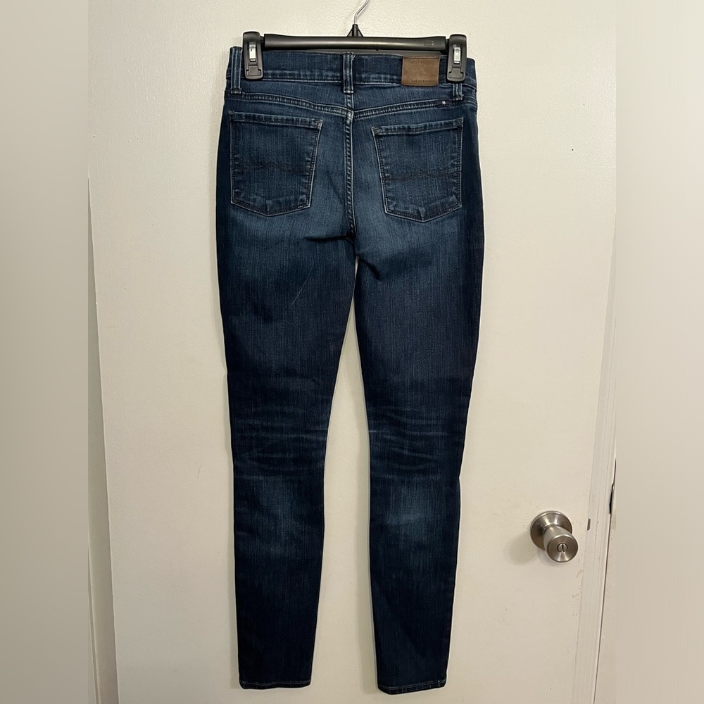 Lucky Brand Women's Jeans, size 0, skinny and dark wash